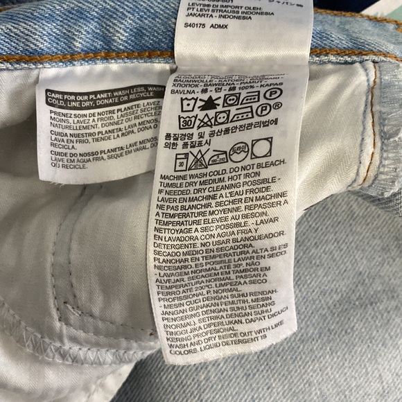 Levi’s 501 Cropped Jean - Picture 4 of 8